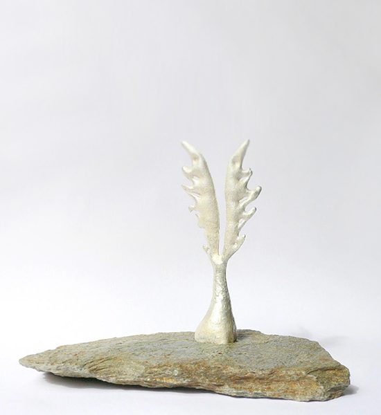 Skulptur TERBANG in 935 Silber auf Steinsockel designed by Regina Schütz